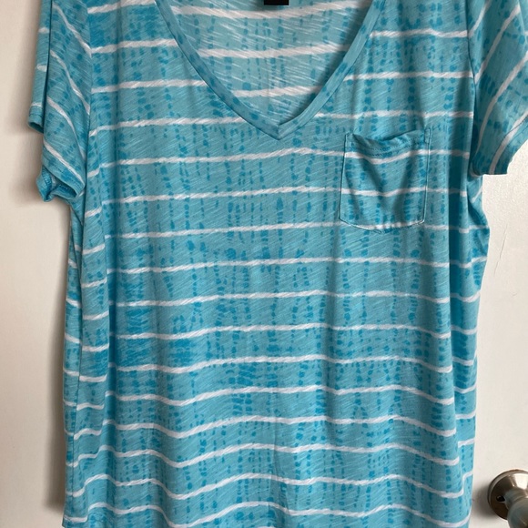 Torrid Soft Striped Toe Dye V-Neck T-Shirt - Size 1X - Picture 5 of 11